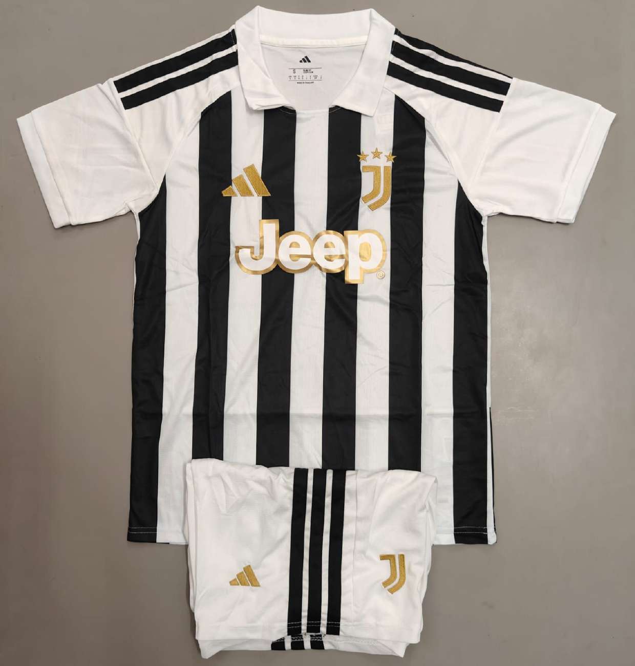 Juventus Home Jeep kit set