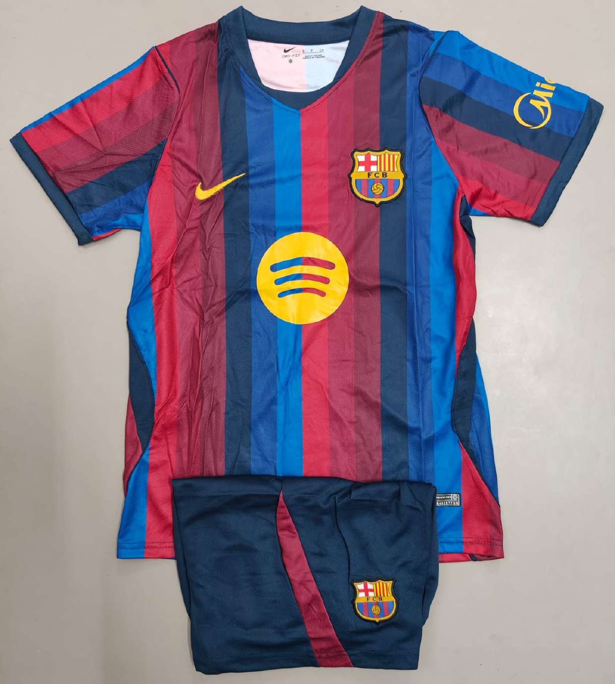 FC Barcelona Spotify Retro Stripes kit set