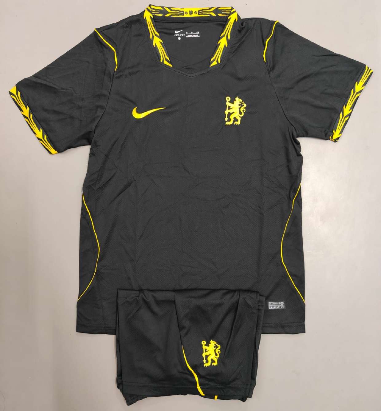 Chelsea Away Black Yellow kit set